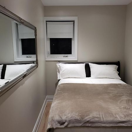 Toronto Rooms And Suites Exterior photo