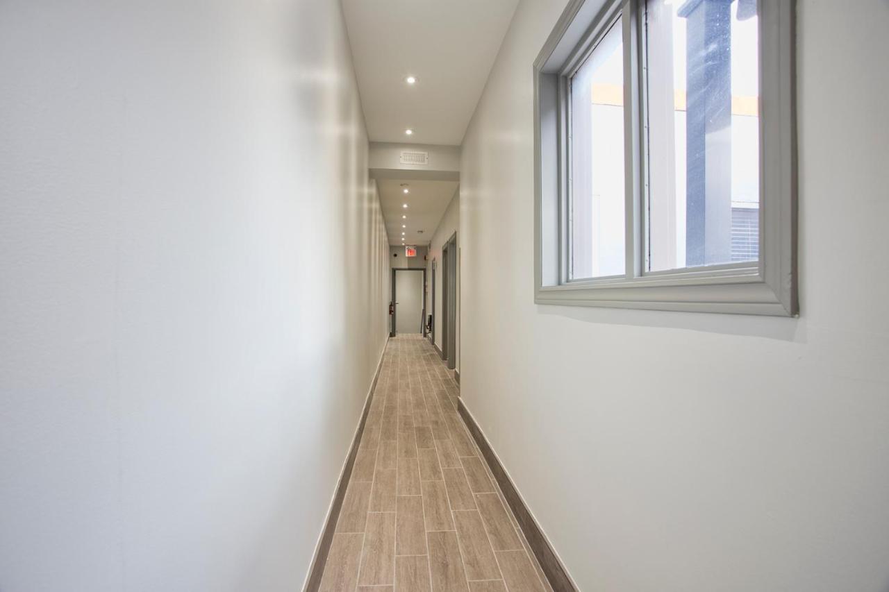 Toronto Rooms And Suites Exterior photo