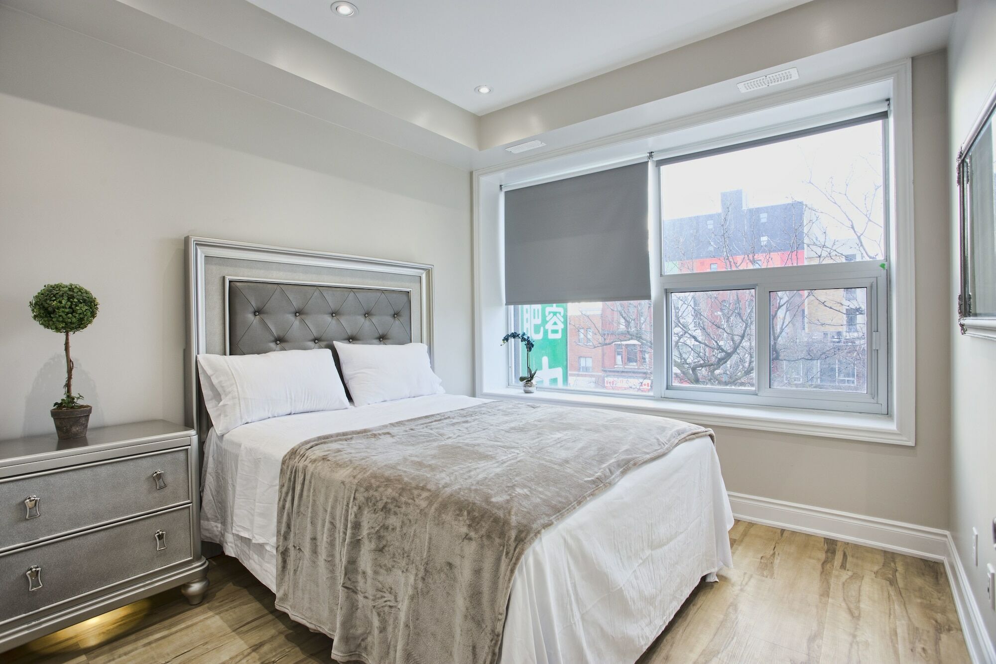 Toronto Rooms And Suites Exterior photo